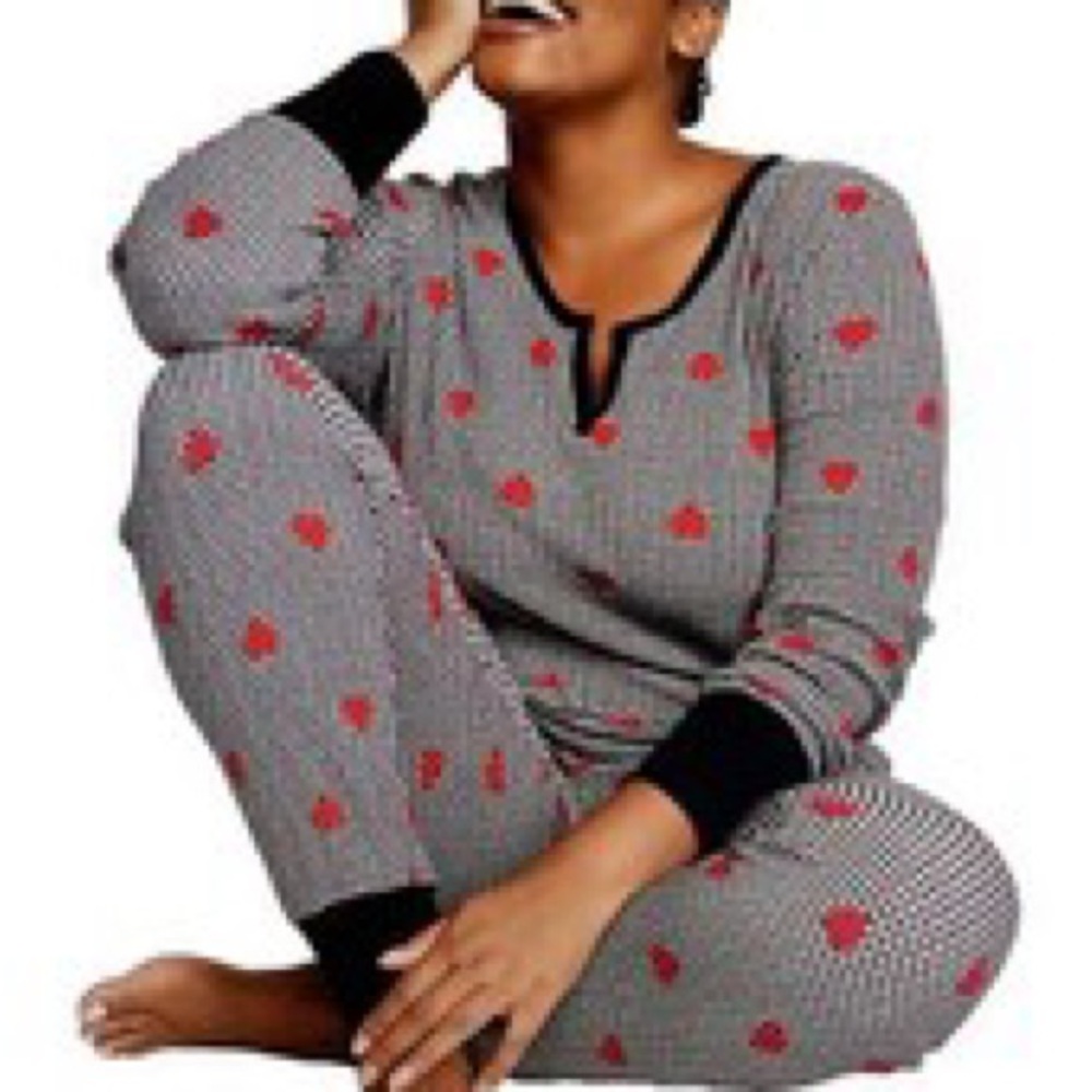 Victoria’s Secret She Loves it Heart Print Thermal long sleeve pajama top small